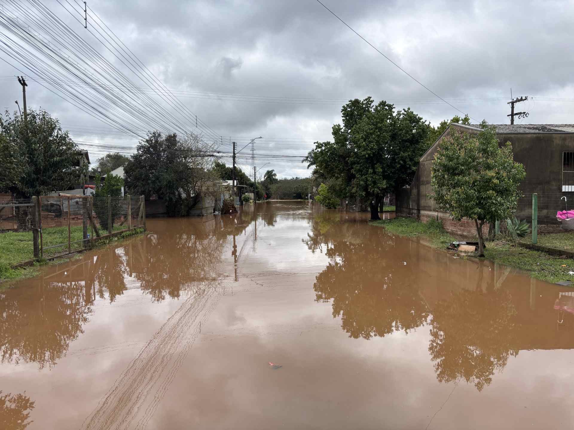 “Ninguém ia e ninguém voltava”: Inundação deixa ruas tomadas pela água em Parobé e marcas em Igrejinha