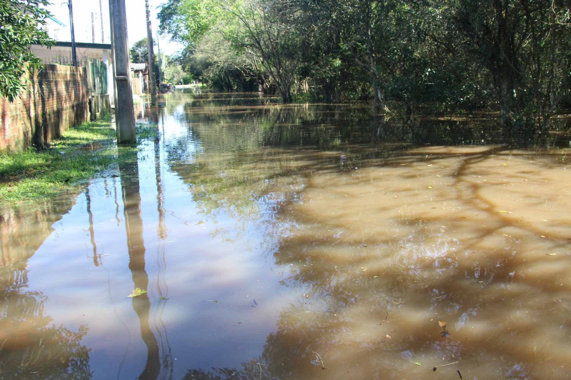 Julho fecha com chuva 151% acima da média e Rio dos Sinos segue em alerta em Novo Hamburgo