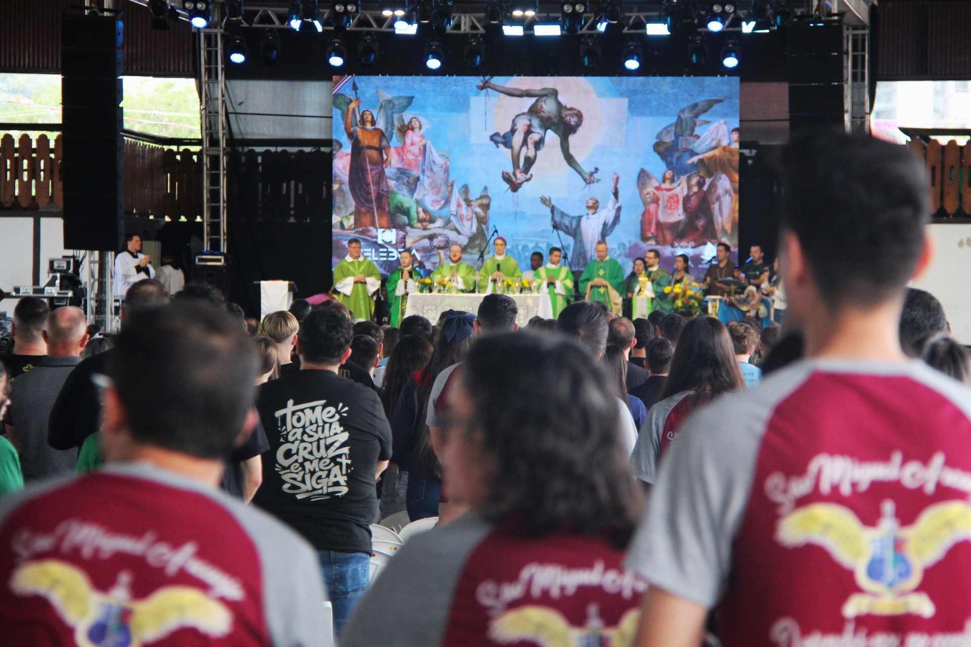 Celebra abre Mês Vocacional reunindo milhares de fiéis em Igrejinha