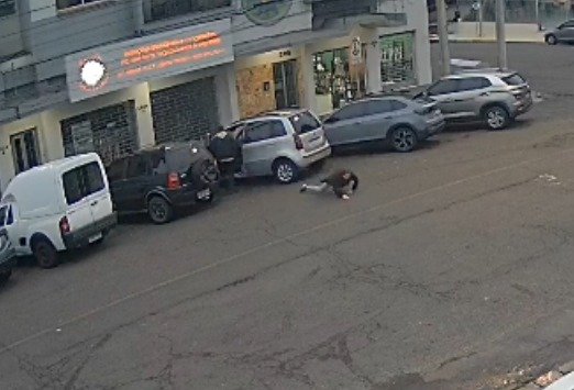 VÍDEO: Assaltante de mulheres sai do presídio, rouba dois carros e é recapturado em Novo Hamburgo