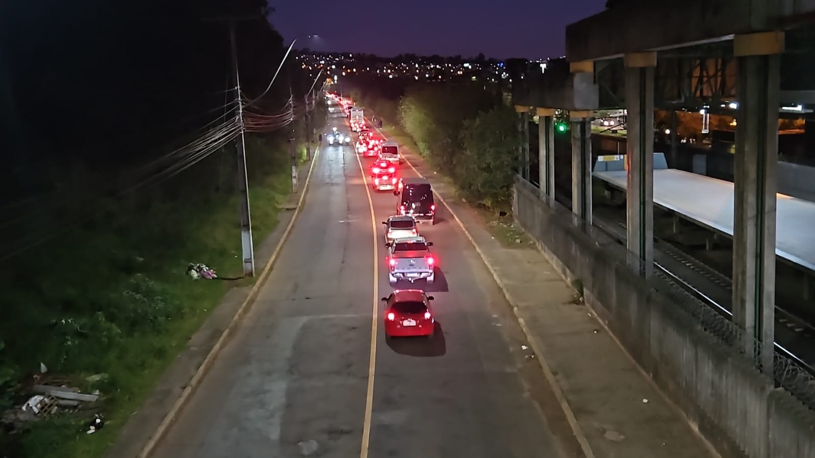 Bloqueios e acidentes causam engarrafamentos na BR-116 e avenidas em Sapucaia do Sul e São Leopoldo
