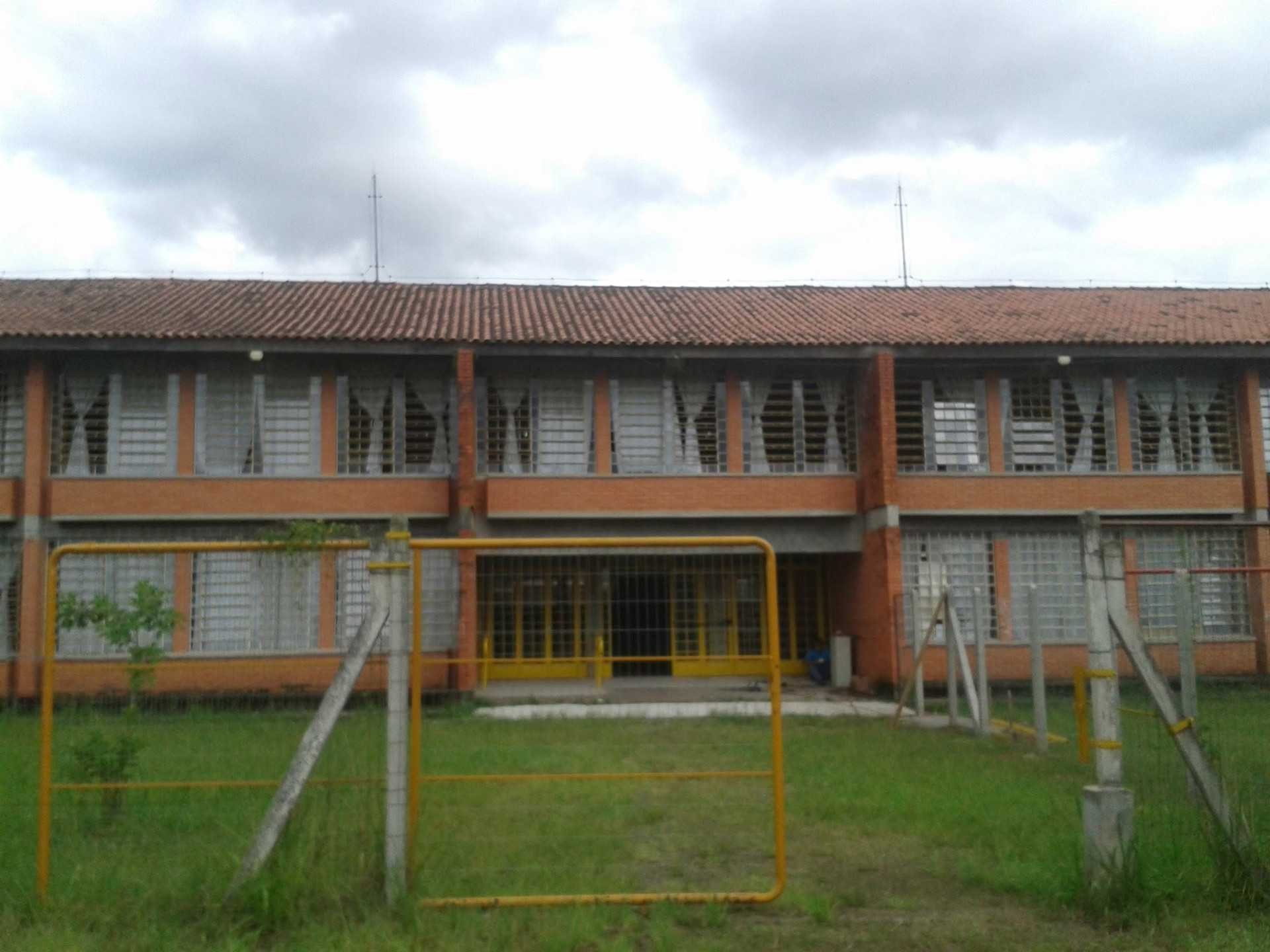 Queda de parede após vendaval deixa escola estadual sem aulas em São Leopoldo nesta segunda-feira