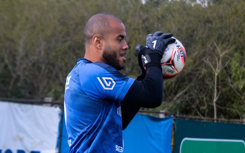 Gregory é o titular aimoresista na caminhada em busca do acesso | abc+