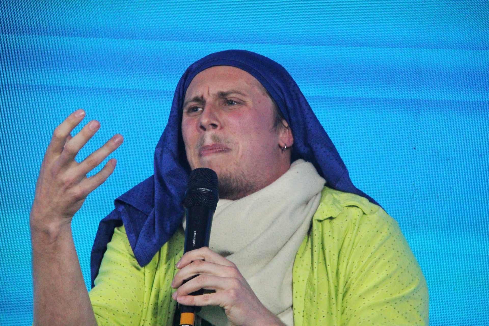 Carioca criador da “Tia Gaúcha” aprofunda raízes após transformar personagem em negócio de conteúdo