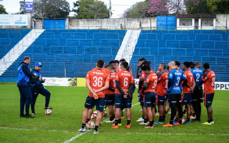 Elenco aimoresista se prepara para enfrentar o Bagé | abc+