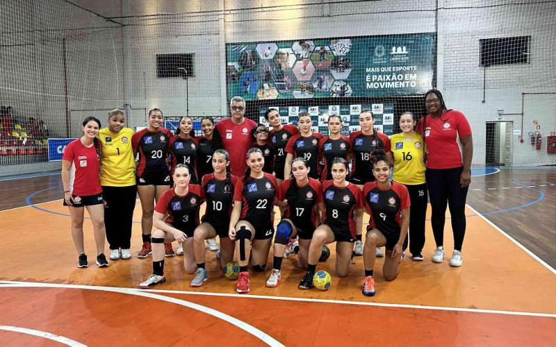 Equipe de handebol feminino do Centro Olímpico, de São Paulo (SP) | abc+