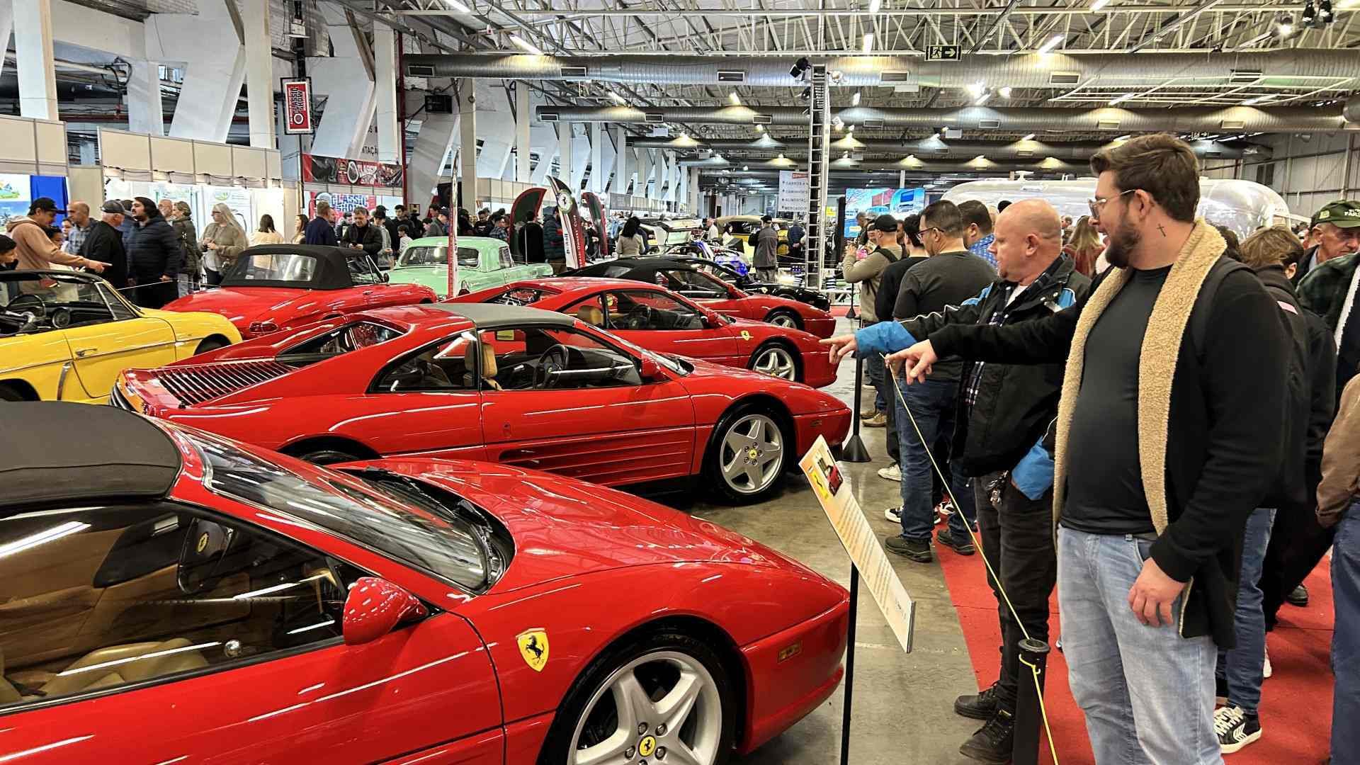 Da coleção de Ferraris raras ao comércio de antiguidades: Expoclassic encanta e desperta memórias nos visitantes