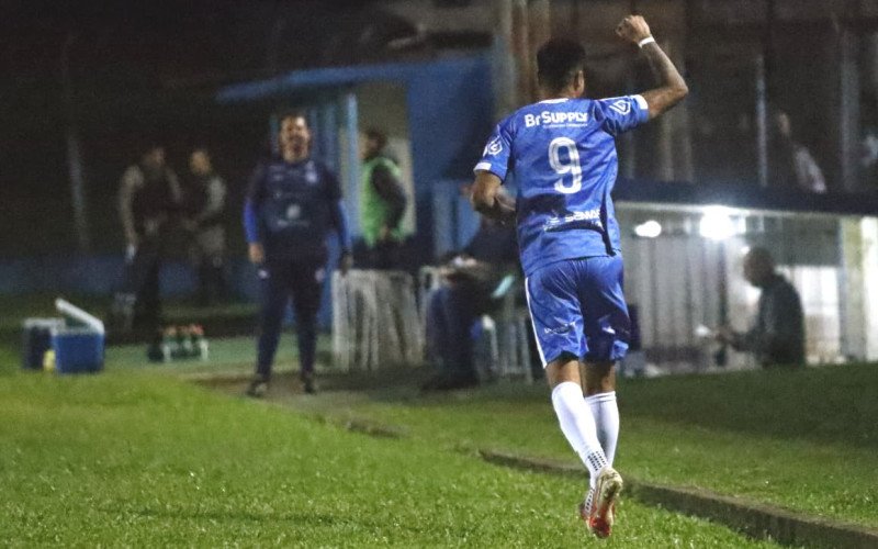 JP Bardales abriu o placar para o Aimor&eacute; diante do Gramadense 