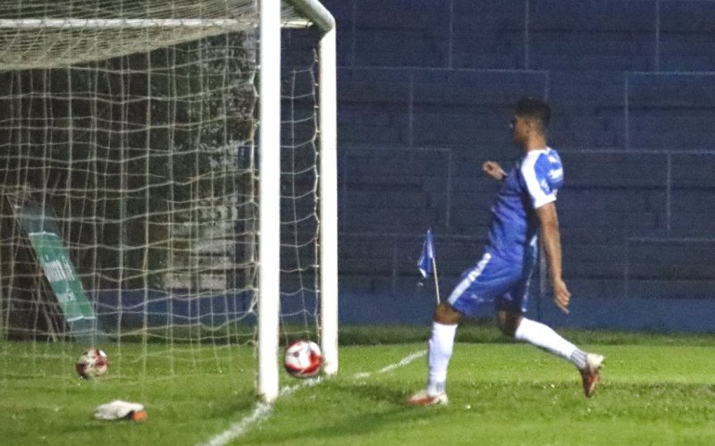 JP Bardales abriu o placar para o Aimor&eacute; diante do Gramadense 