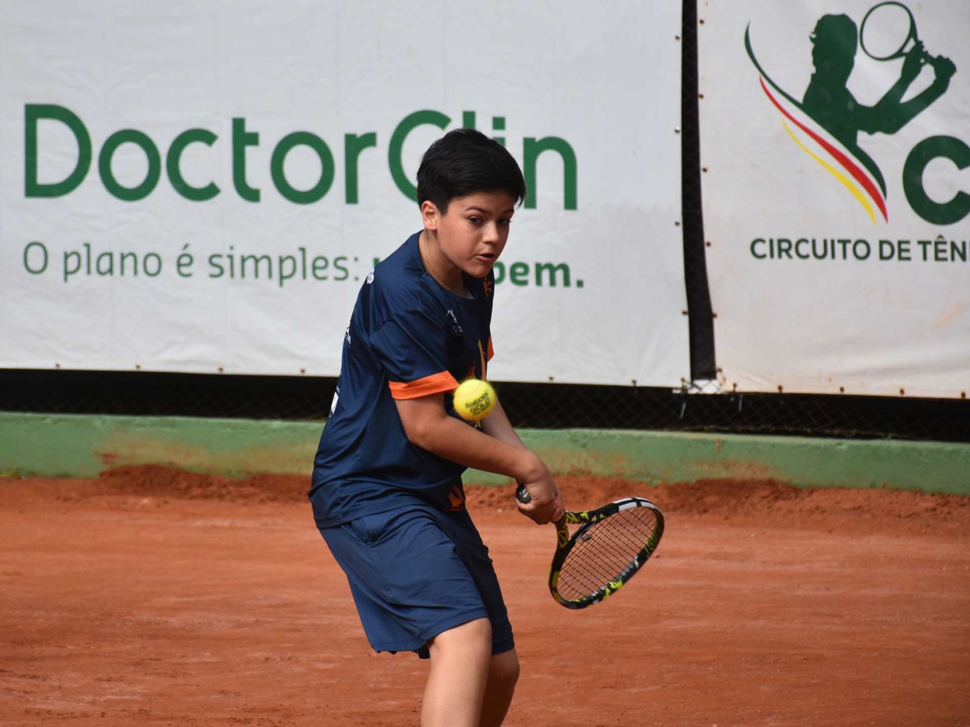 São Leopoldo Tênis Clube recebe torneio juvenil estadual com participação recorde de atletas da cidade
