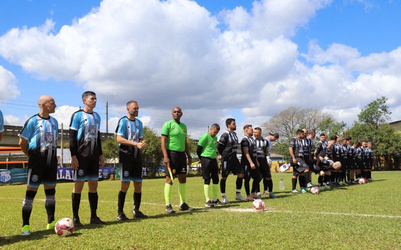 Primeira rodada do Campeonato Municipal de V&aacute;rzea de S&atilde;o Leopoldo 2026, que come&ccedil;ou neste domingo (dia 6), no Campo do Juventus, que teve o confronto Juventus e Jardim Luciana pelo Sub-12, pelo Quarent&atilde;o e pela For&ccedil;a Livre.