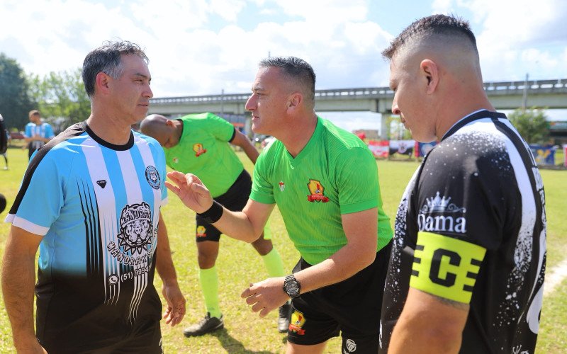 Primeira rodada do Campeonato Municipal de V&aacute;rzea de S&atilde;o Leopoldo 2026, que come&ccedil;ou neste domingo (dia 6), no Campo do Juventus, que teve o confronto Juventus e Jardim Luciana pelo Sub-12, pelo Quarent&atilde;o e pela For&ccedil;a Livre.