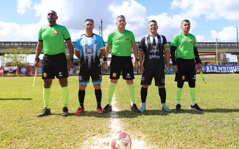 Primeira rodada do Campeonato Municipal de V&aacute;rzea de S&atilde;o Leopoldo 2026, que come&ccedil;ou neste domingo (dia 6), no Campo do Juventus, que teve o confronto Juventus e Jardim Luciana pelo Sub-12, pelo Quarent&atilde;o e pela For&ccedil;a Livre.