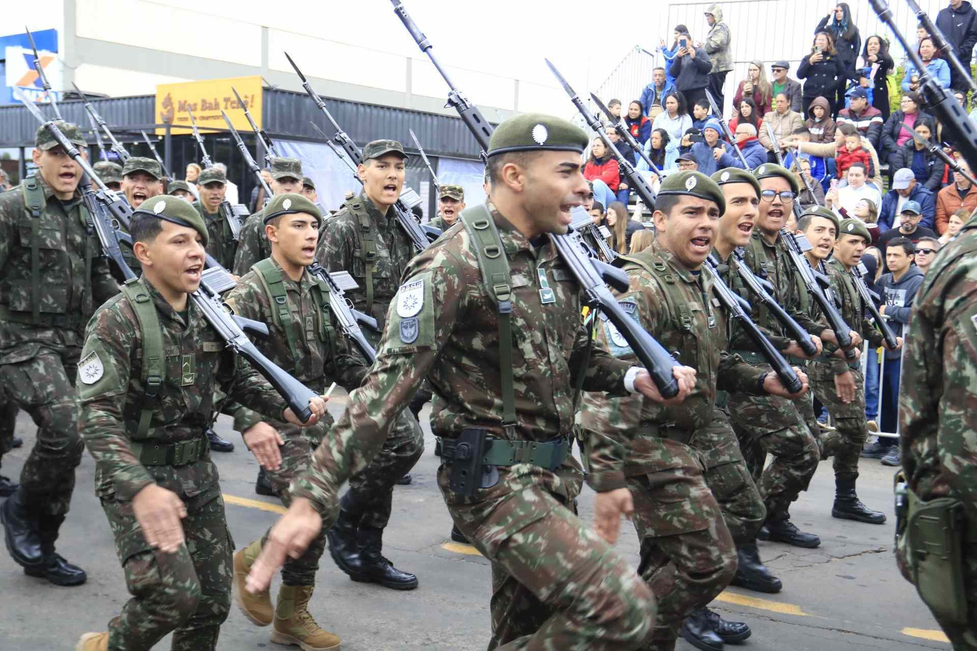 Desfile de 7 de Setembro reúne milhares de pessoas em Nova Santa Rita