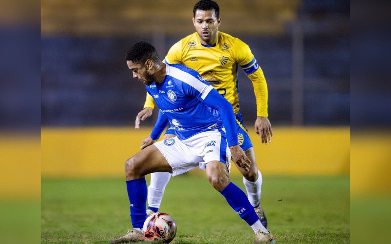 {'nm_midia_inter_thumb1':'https://midia.gruposinos.com.br/_midias/jpg/2026/09/09/200x200/1_aimore_pelotas-22888435.jpg', 'id_midia_tipo':'2', 'id_tetag_galer':'', 'id_midia':'6aa1fa27b06dc', 'cd_midia':22888437, 'ds_midia_link': 'https://midia.gruposinos.com.br/_midias/jpg/2026/09/09/800x500/1_aimore_pelotas-22888435.jpg', 'ds_midia': 'Time aimoresista conquistou um ponto fora de casa na Divisão de Acesso', 'ds_midia_credi': 'Patrício Freitas/Acesso Imagens', 'ds_midia_titlo': 'Time aimoresista conquistou um ponto fora de casa na Divisão de Acesso', 'cd_tetag': '16157', 'cd_midia_w': '800', 'cd_midia_h': '500', 'align': 'Clear'}