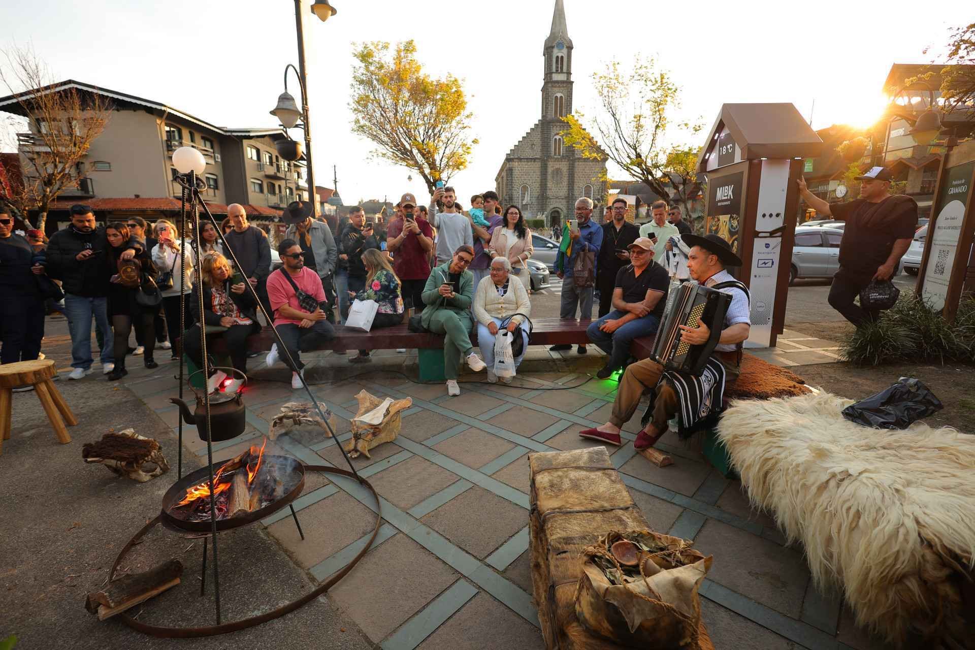 Festival Gaúchos levará espaço de mate e baile para principal avenida de Gramado