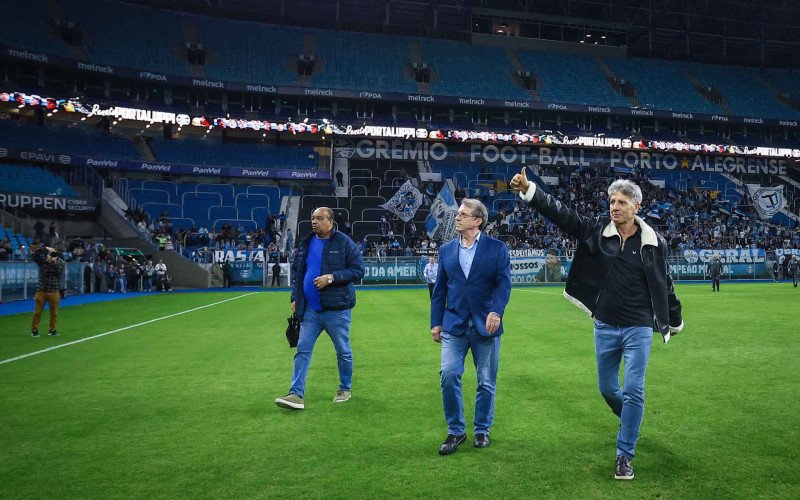 Renato Portaluppi foi recepcionado pela torcida na Arena | abc+