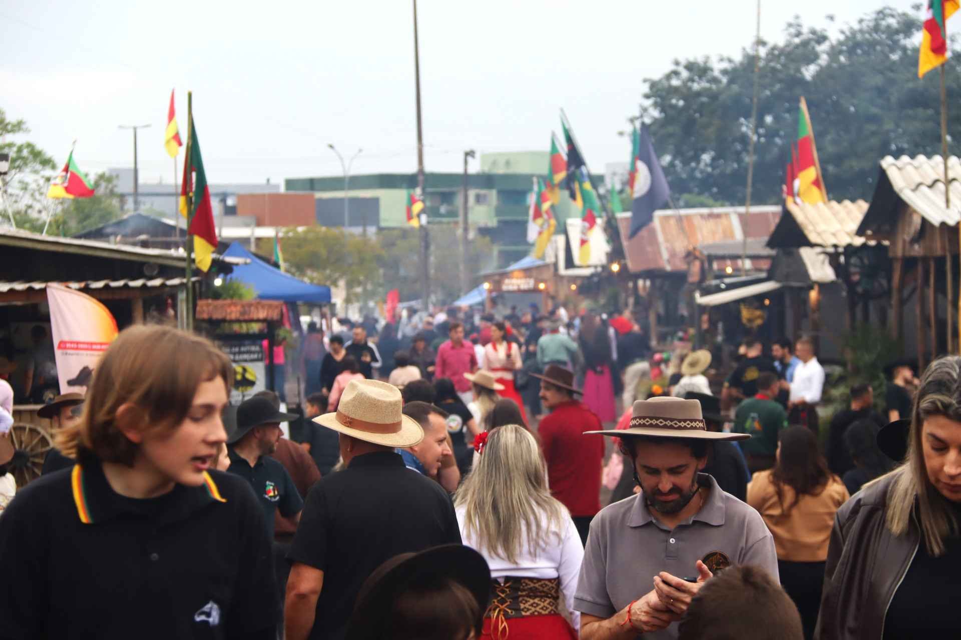 Do laço à dança, público aproveita último fim de semana nos Acampamentos Farroupilha do Vale do Sinos; veja fotos