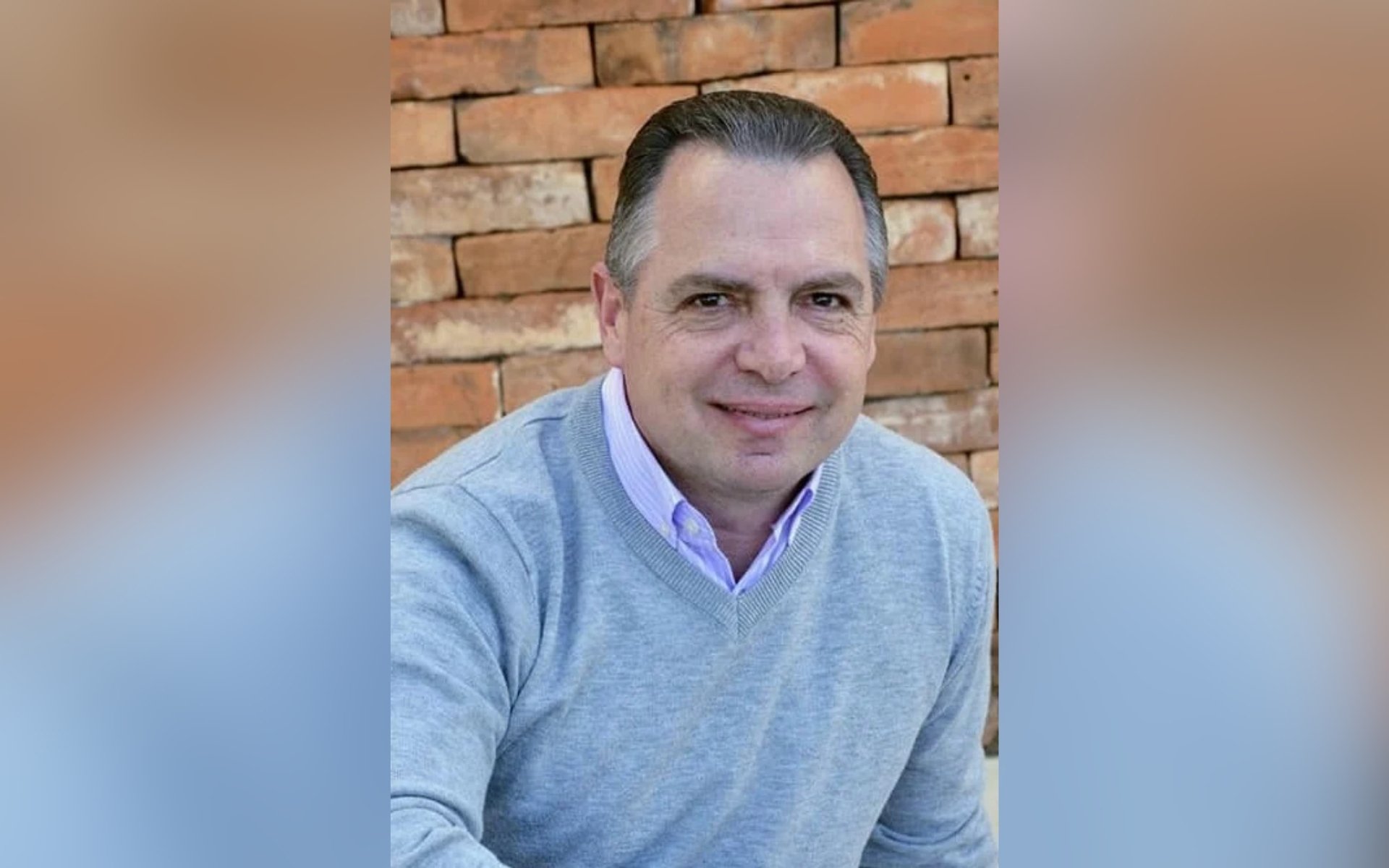 Professor é indiciado por crimes sexuais contra alunas em Dois Irmãos; homem é internado