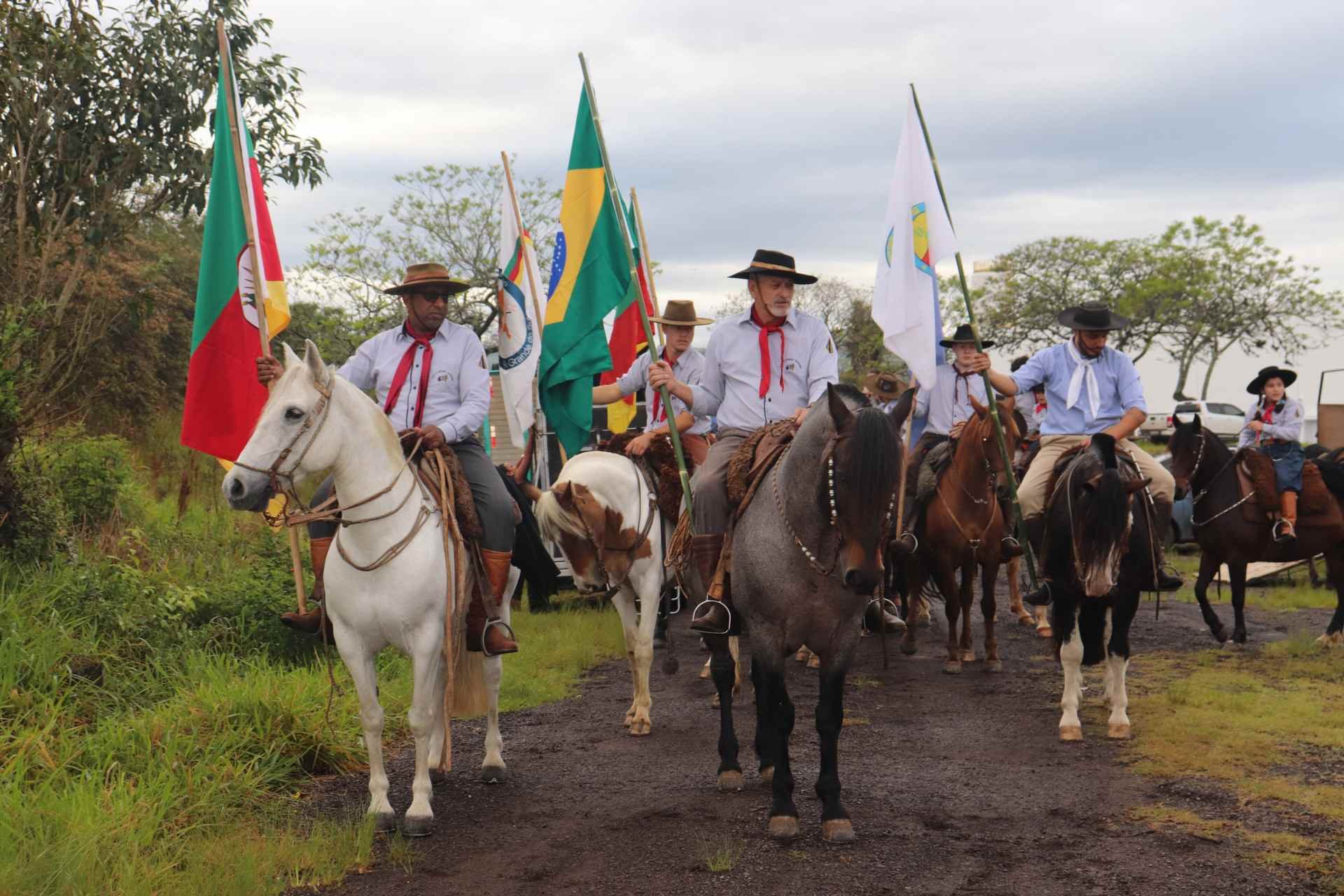 Chama Crioula é extinta após reunir mais de 300 cavalarianos em Taquara