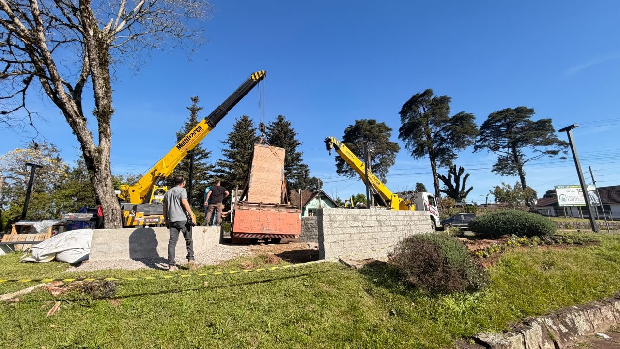 Do bloco de arenito de 33 toneladas a monumento: Nova Petrópolis terá maior bota esculpida do mundo