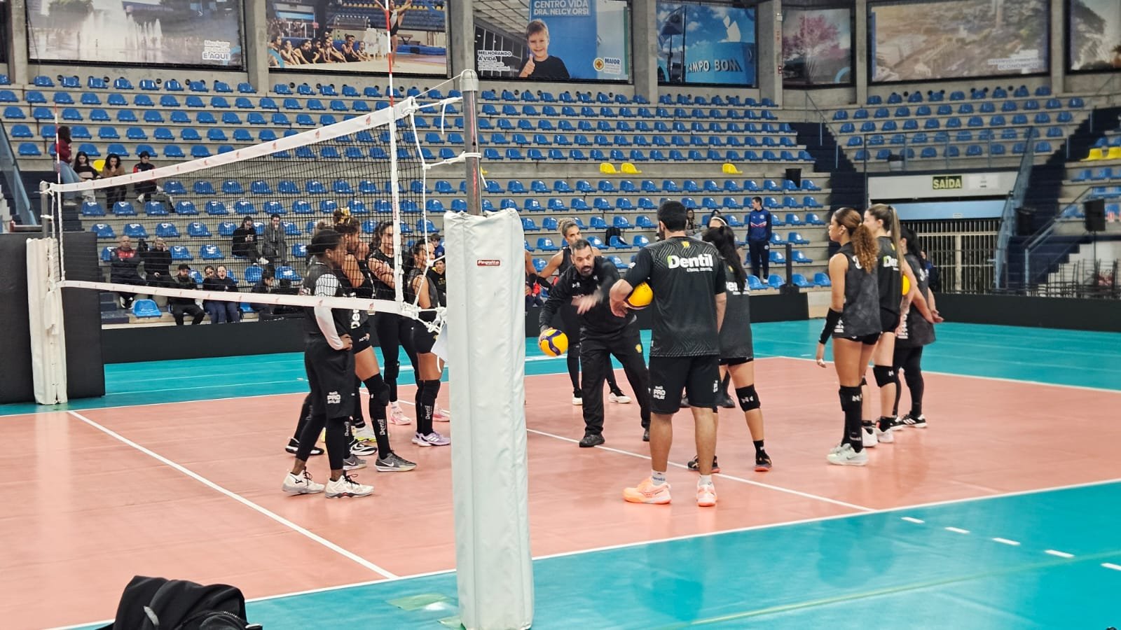 Dentil Praia Clube treina em Campo Bom antes do Jogo das Estrelas
