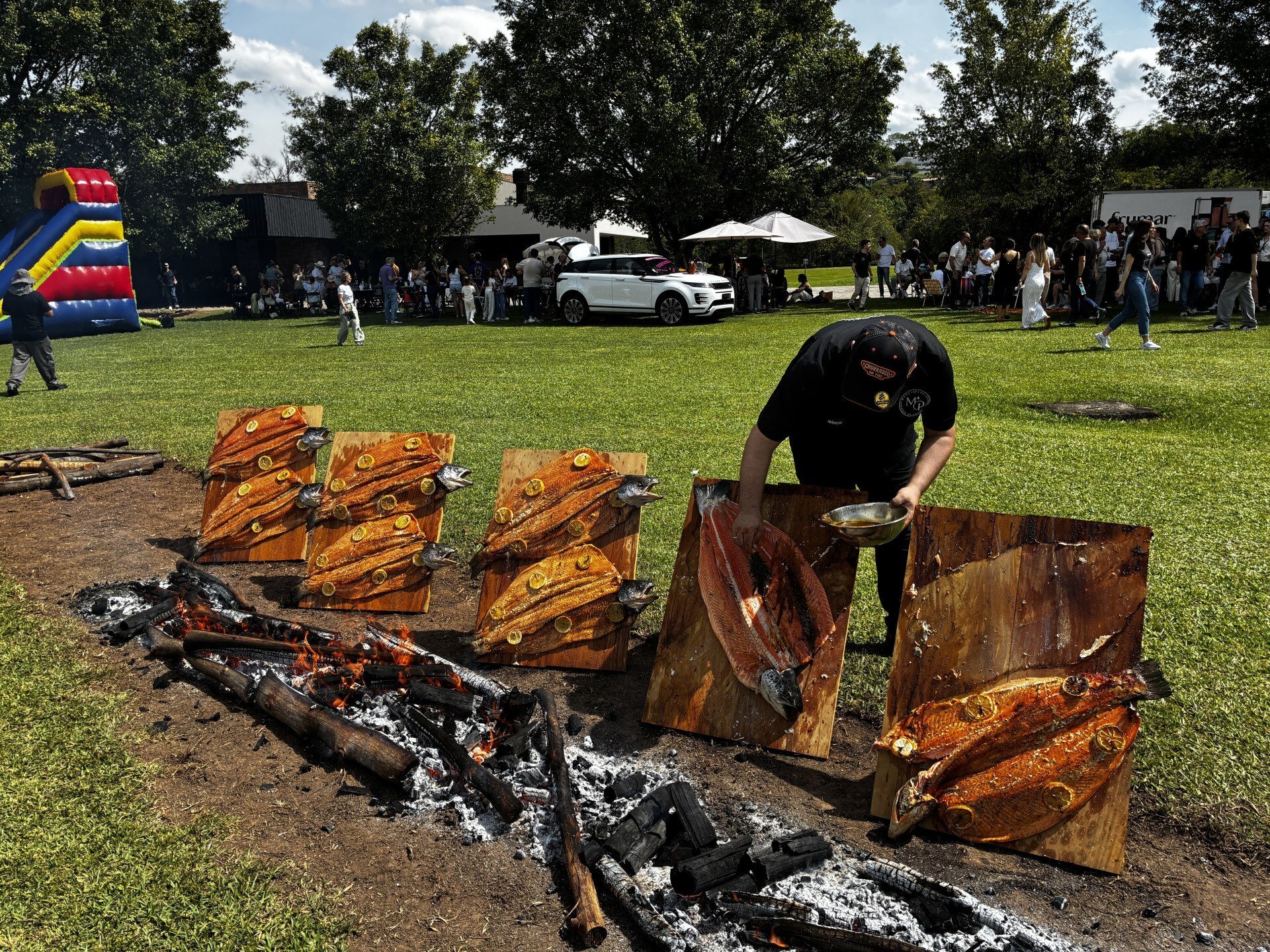 Churrasco, hambúrguer e frutos do mar são alguns dos sabores do Churras pela Vida