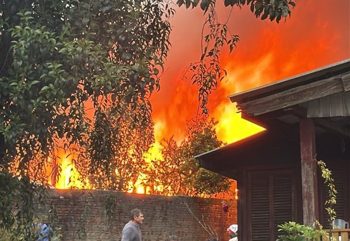 Incêndio no bairro Santa Marta marca fim de tarde desta segunda-feira em Canela