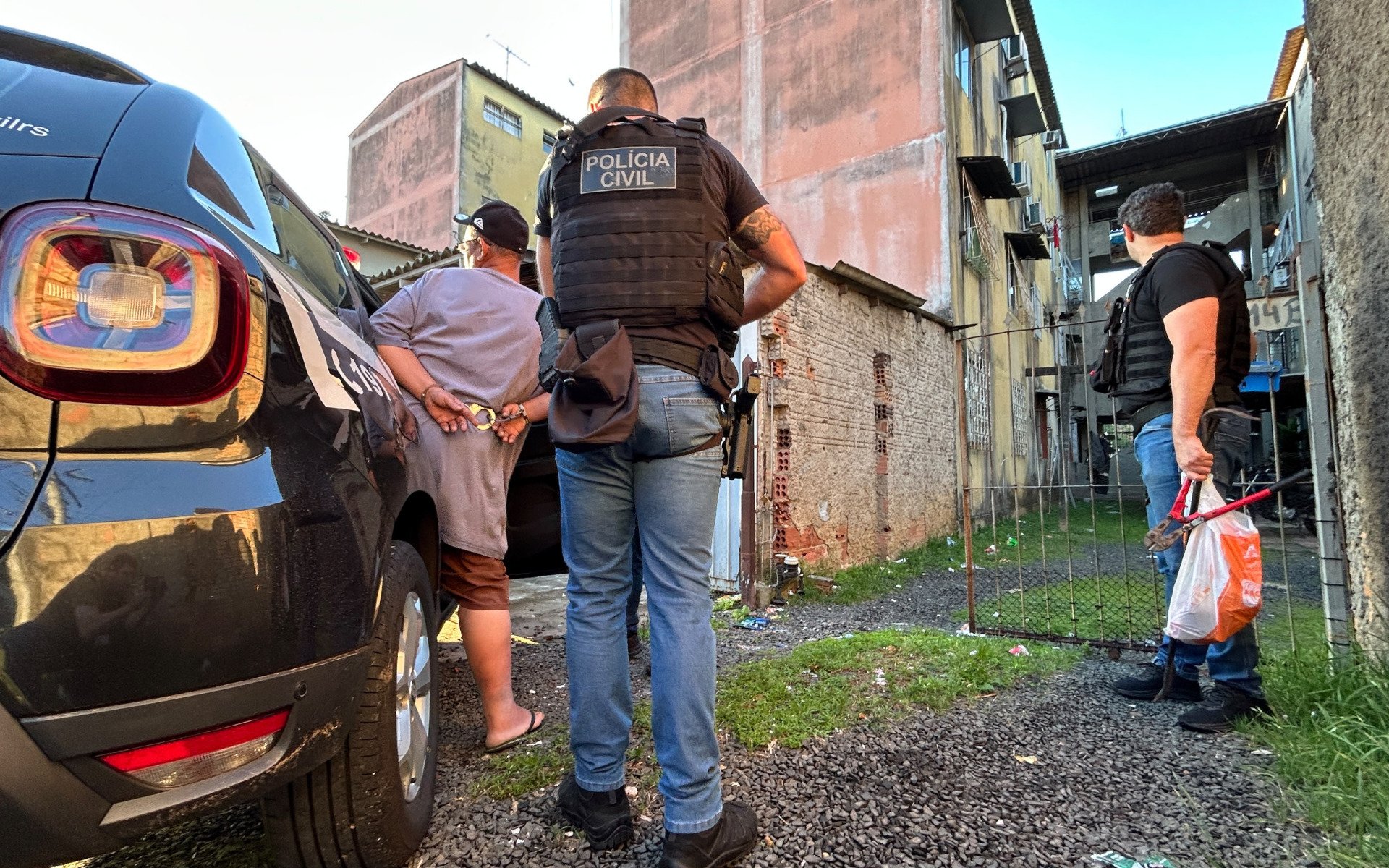 Grupo ligado ao tráfico em Sapucaia do Sul é alvo de operação após investigação de assalto a empresário em Estância Velha