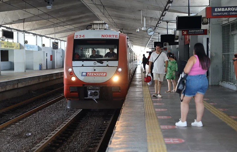 Obras do Dnit em viaduto sobre a via da Trensurb causam alterações na operação do metrô no domingo (18)
