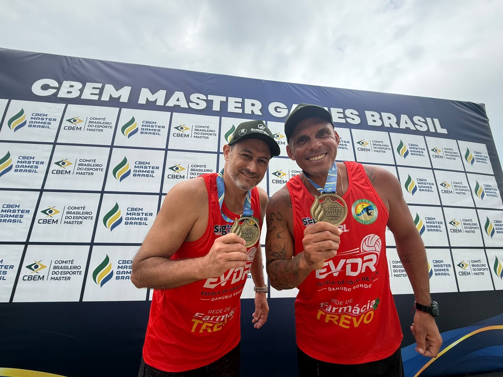 Atleta leopoldense conquista título máster de vôlei de praia em Copacabana