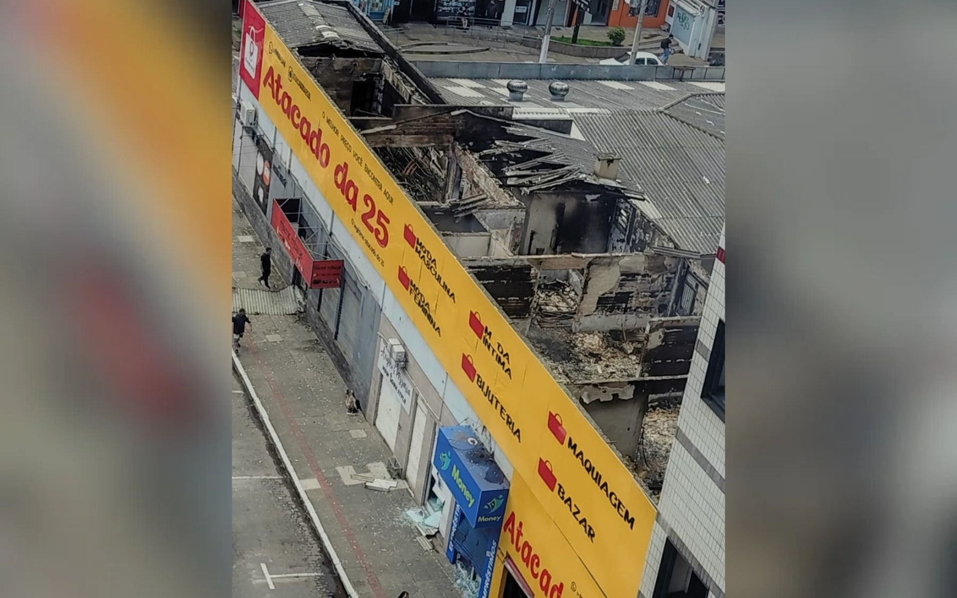 “Baixar a cabeça e começar de novo”: Incêndio causa prejuízo de R$ 800 mil em mercadorias em São Leopoldo