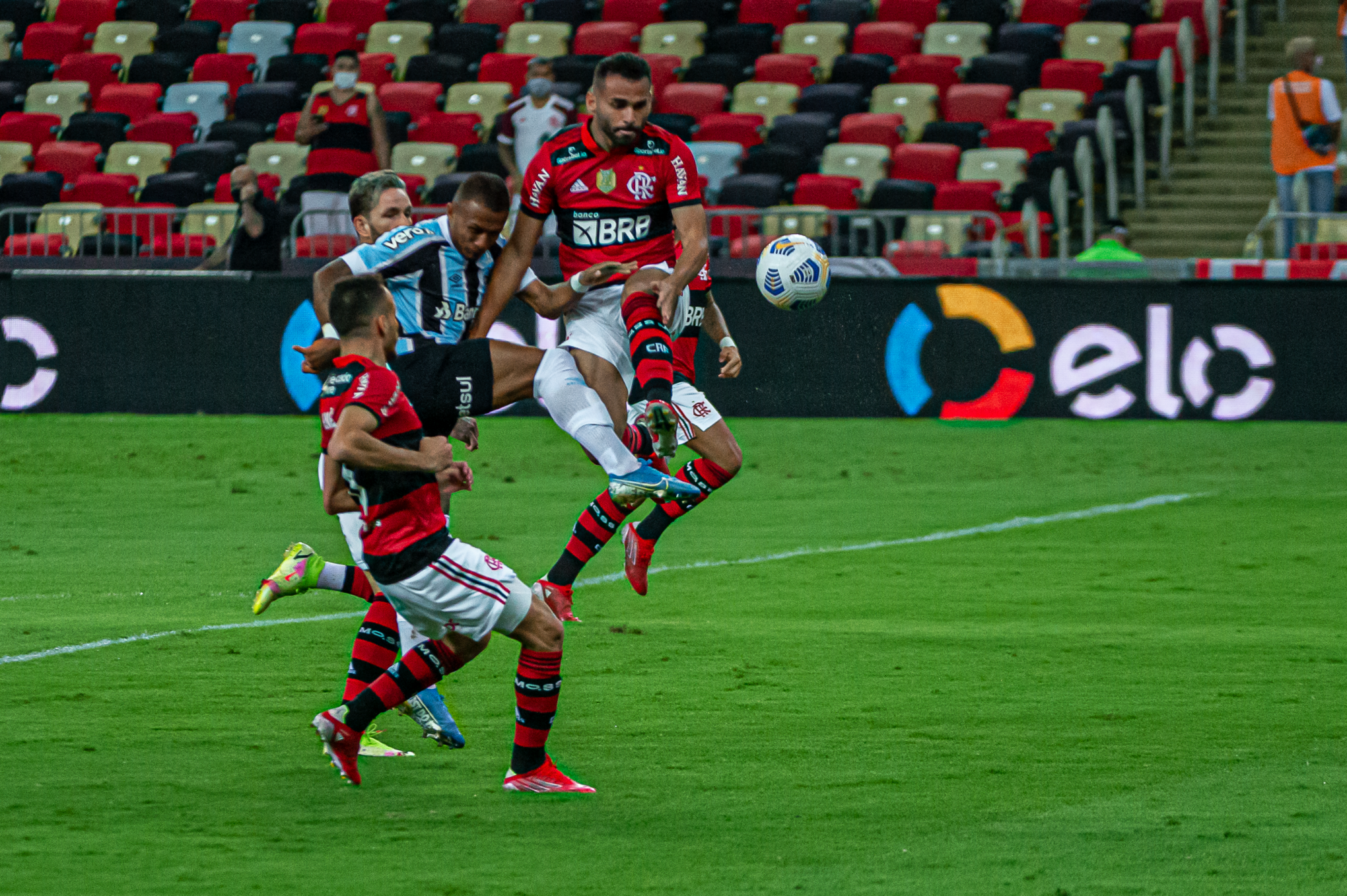 Grêmio joga bem, mas está eliminado da Copa do Brasil e foca no Brasileirão