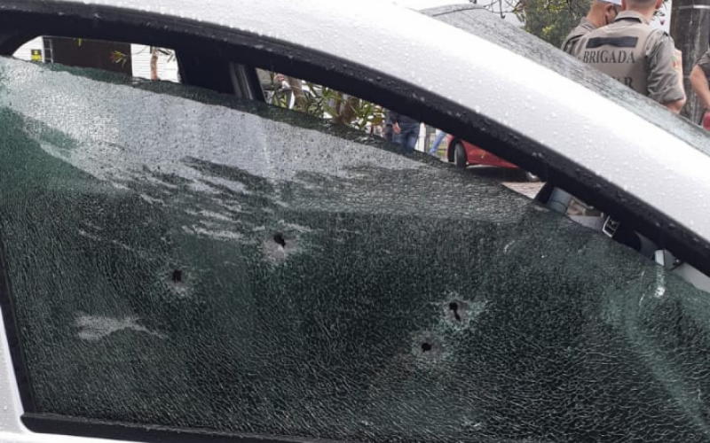 Dois suspeitos morrem após tentativa de assalto a loja de armas na Serra