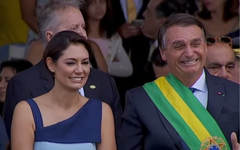 Bolsonaro e a esposa no desfile de 7 de Setembro em Brasília | Jornal NH