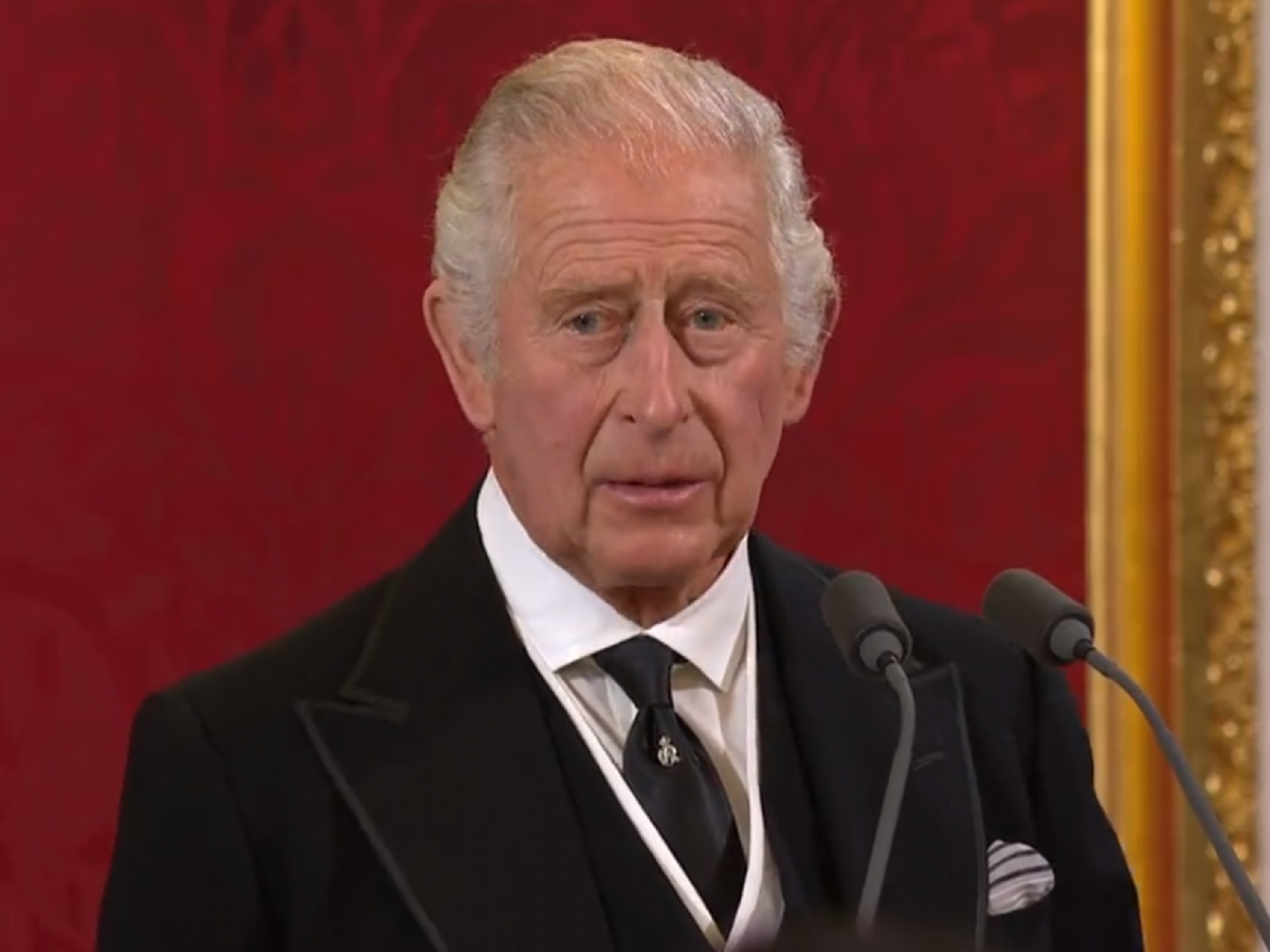 Rei Charles III é diagnosticado com câncer, diz palácio de Buckingham