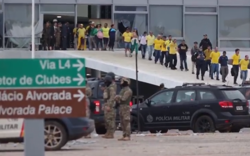 Número de presos por invasões e depredações em Brasília supera 400, diz Ibaneis