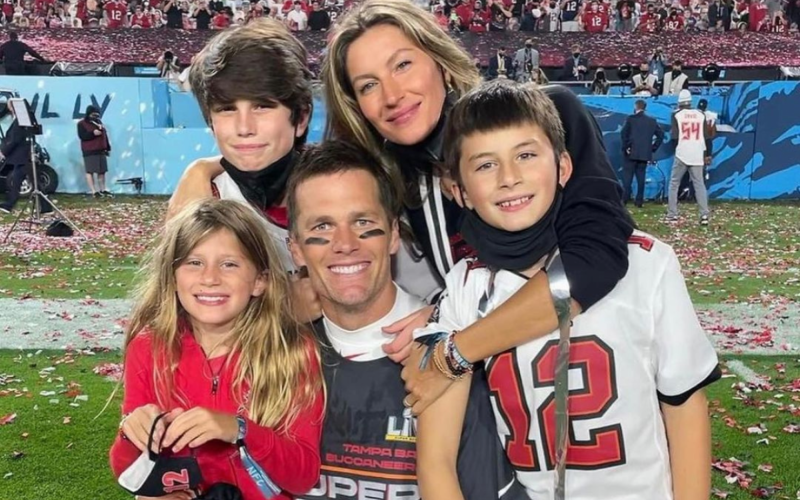 Tom Brady anuncia aposentadoria da NFL e publica foto com Gisele Bündchen e os filhos