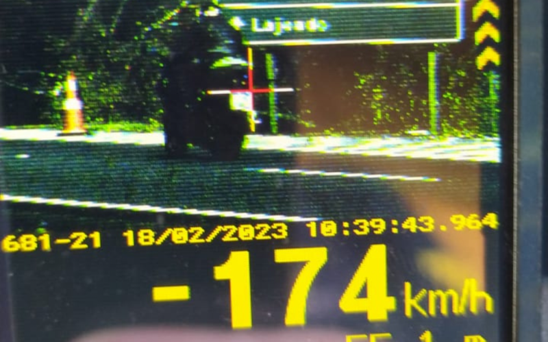 Motociclista é flagrado a 174 km/h em trecho da BR-386 com limite de velocidade a 100 km/h