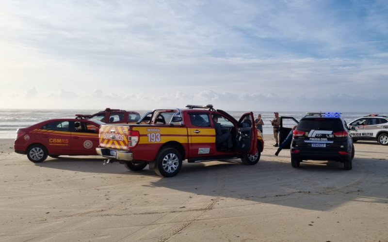 Bombeiros confirmam que corpo encontrado em praia é de jovem que desapareceu após queda de ponte