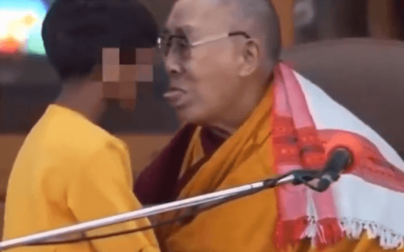 VÃ­deo mostra o Dalai Lama pedindo que crianÃ§a chupe sua lÃ­ngua