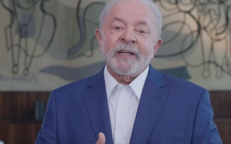 VÍDEO: Lula faz pronunciamento em rede nacional e anuncia salário mínimo de R$ 1.320