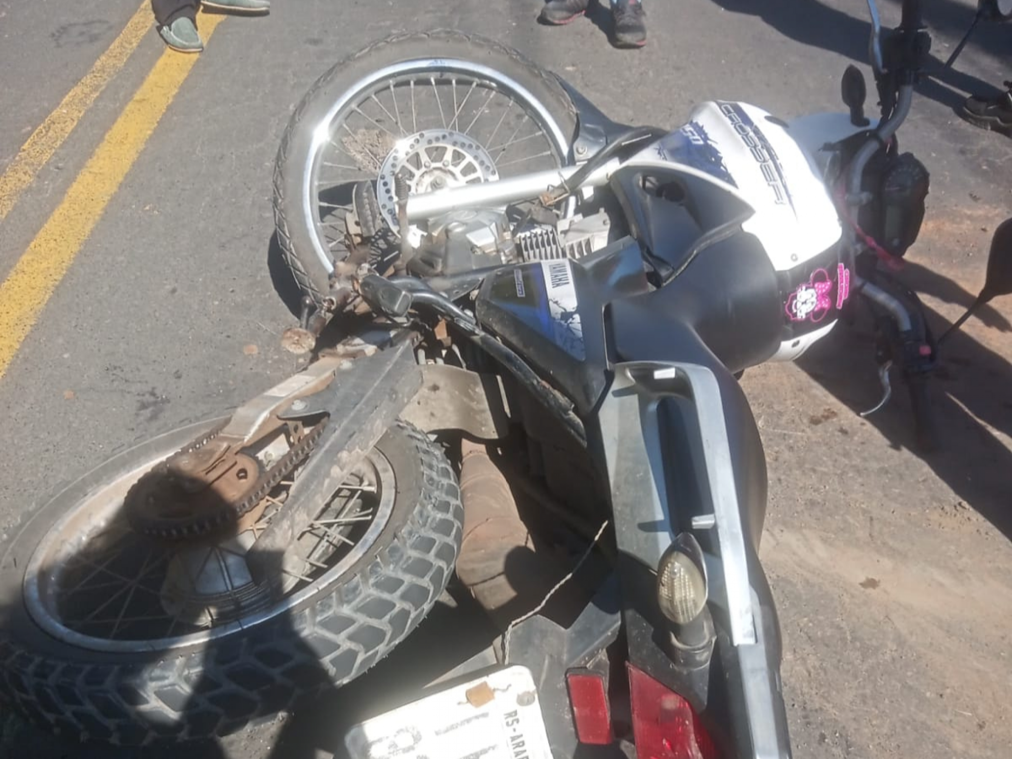 Motociclista morre no hospital após acidente com carro em avenida de Araricá