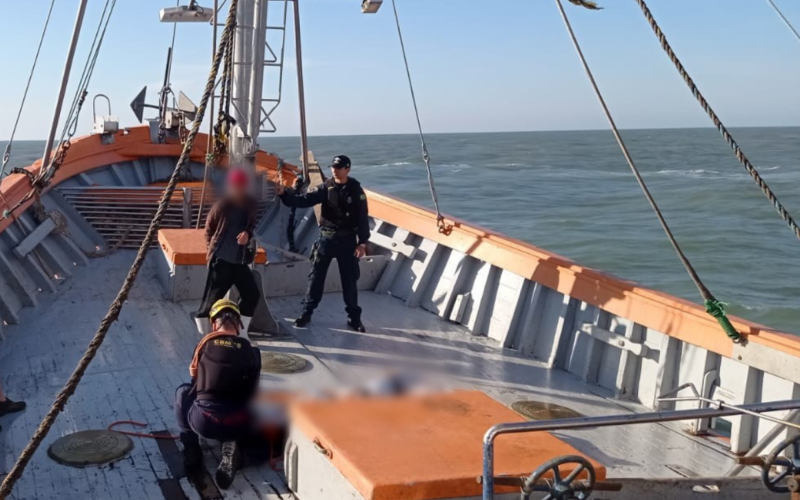 Pescador morre após cair de barco em alto-mar no RS