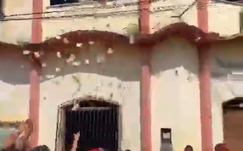 VÍDEO: Vereador arremessa R$ 250 mil pela janela da Câmara após alegar suborno do prefeito