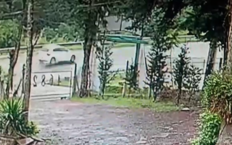 Imagens de câmera de monitoramento de casa noturna mostram o acidente com morte na BR-116 | Jornal NH