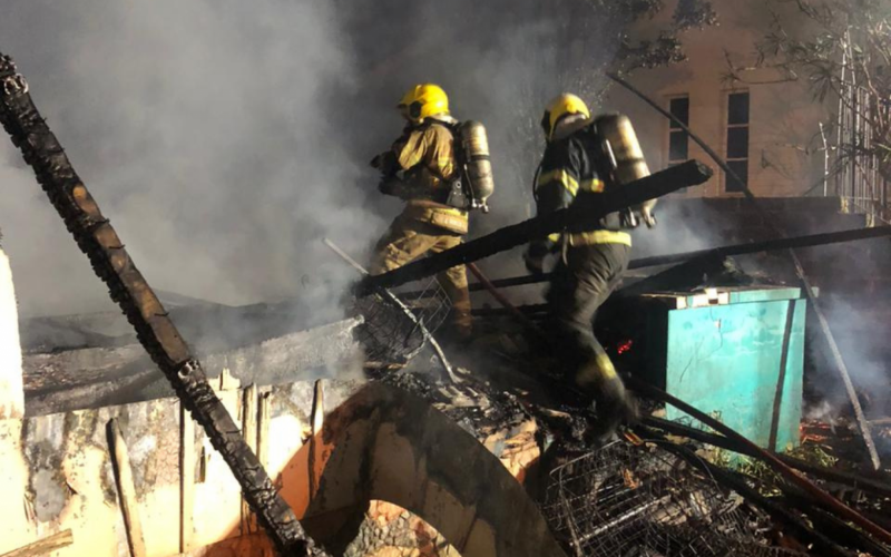 Casa Ã© atingida por incÃªndio em Novo Hamburgo