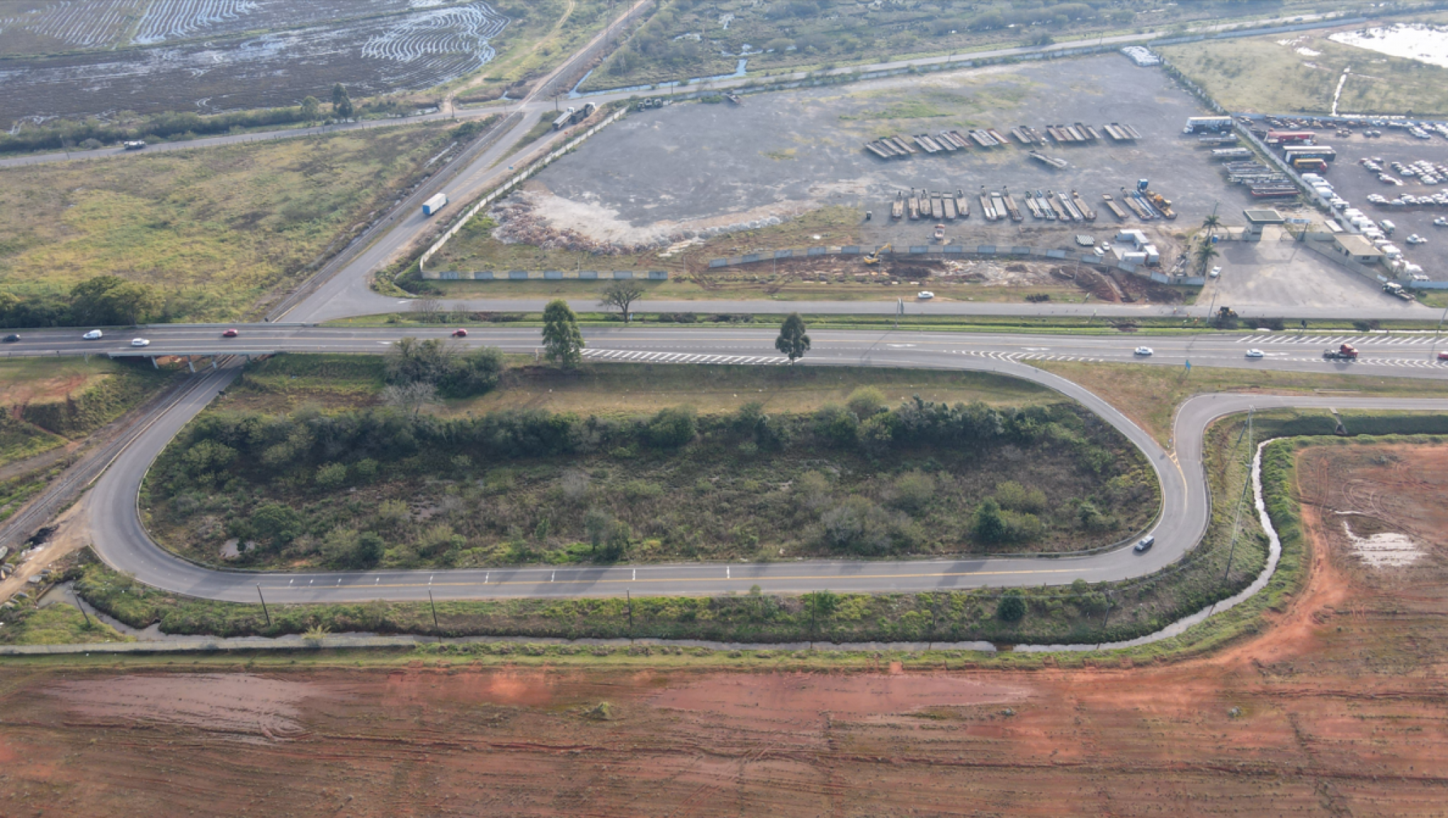 Com investimento de R$ 5,5 milhões, alças de acesso começam a ser construídas na BR-386