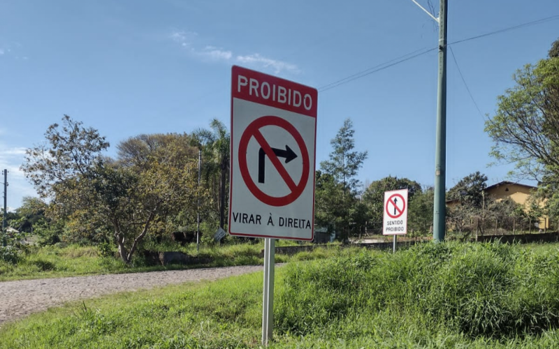 Placas sÃ£o instaladas e proÃ­bem o acesso ao desvio do pedÃ¡gio em PortÃ£o