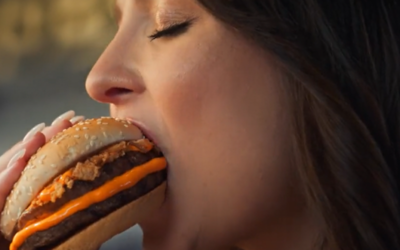 Larissa Manoela em comercial do Burguer King  | Jornal NH